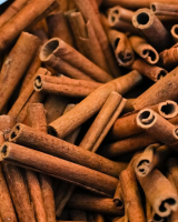 HIGH QUALITY CINNAMON STICKS / NATURAL QUALITY