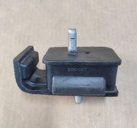 ME011832 OEM Hot Selling High Quality Engine Mount for Mitsubishi Canter 4D30 3D32 1985--1990 4P10 2012-- From China