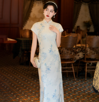 Chinese blue and white porcelain white cheongsam, Chinese style cheongsam, summer women&#039;s daily life
