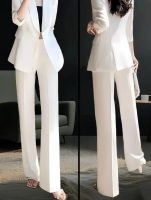 Elegance and Competence: An Interpretation of the Charm of Blue and White Suit Sets