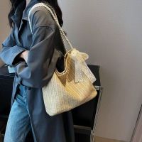 Pastoral wind 2025 Joker weaving new straw bag handbag shoulder large capacity beach lazy wind handbag