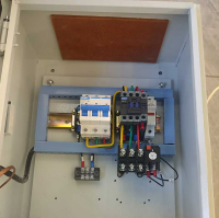 Self-excited fire extinguishing patch