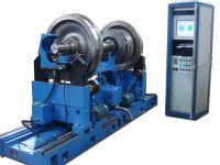 Hydraulic bushing balancing machine for train wheel