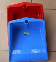 Plastic dustpan