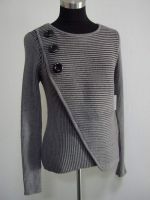 Fashion sweater with 3 buttons