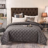 Wholesale Ultra Soft Velvet Bedspread Cozy Warm Stitching Quilt Classic Bed Blanket For All Season