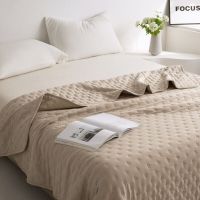 Elegant Ultra Soft Bedspread Breathable Microfiber Stitching Quilt For All Season