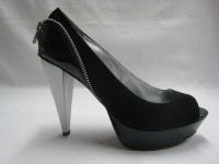 Ladies pump