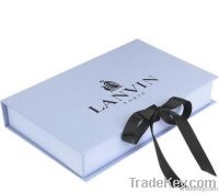 T-shirt box with ribbon bow closure in book shape