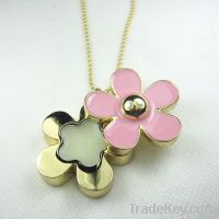 Solid perfume Container Daisy pendant