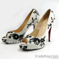 Chinese-style embroidered high heel shoes