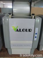 Sealing machine, tray sealing machine