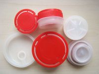 Plastic spout caps for cans