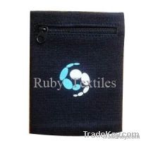 Wristband wallet with zipper