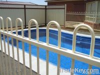 Swimming pool fence