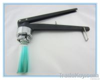 Hand crimper, for use with 11mm crimp seals