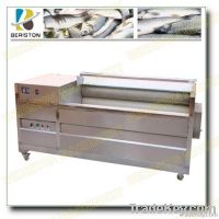 Fish scale removing machine