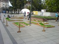 Interchangeable mini golf course