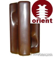 Ceramic stay insulator for overhead line